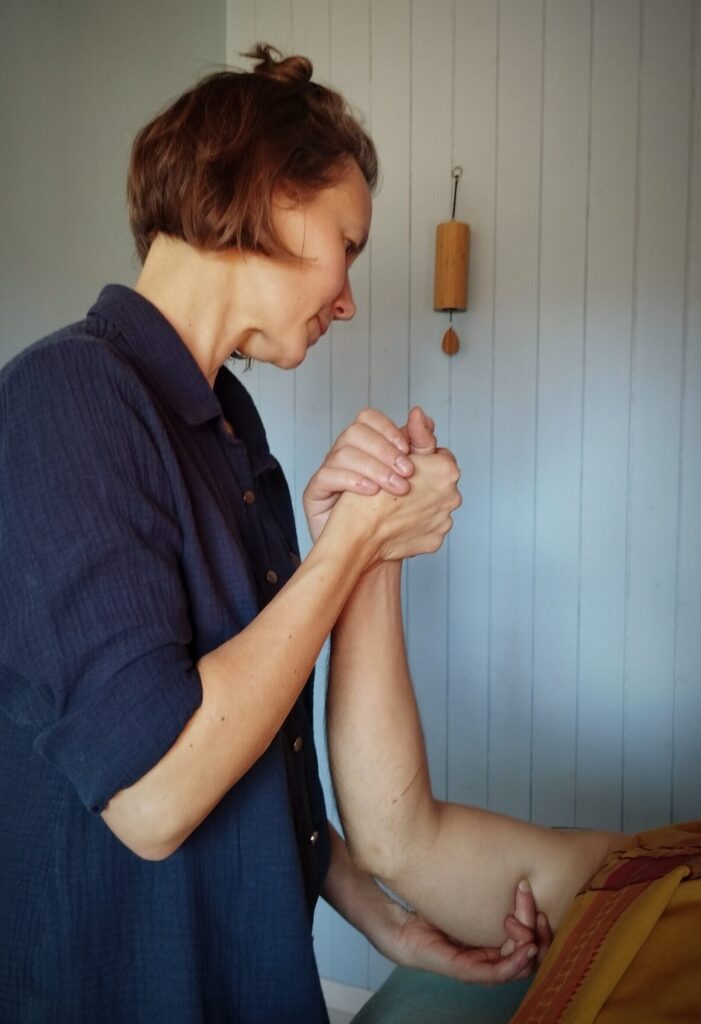 Mirjami Simula en séance de massage